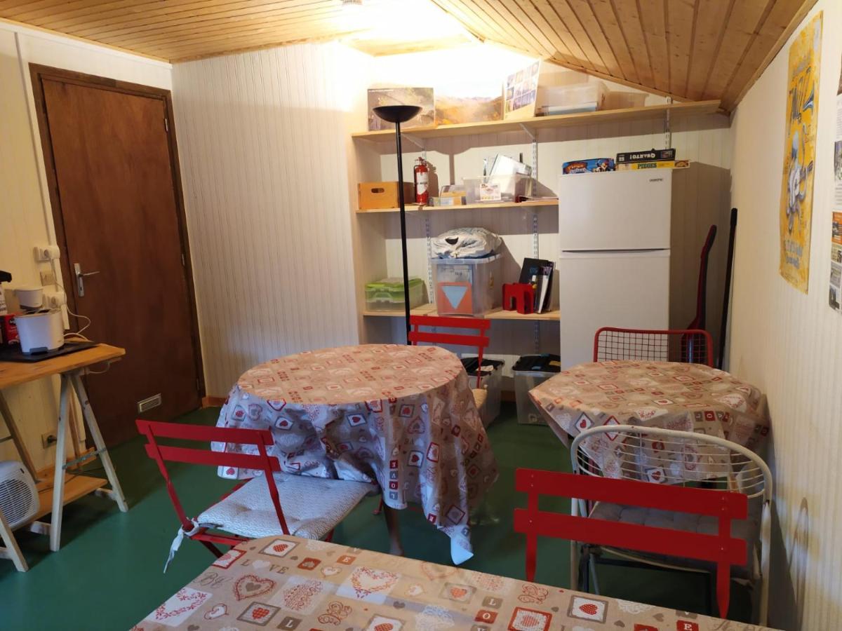 Chardon Bleu Appartement Chambre Cuisine Coin A Manger Sanitaires Salle D'Eau Барселоннетт Екстер'єр фото